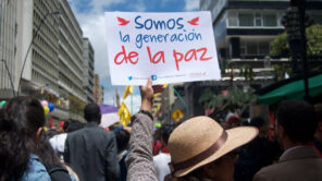 A women holds up a sign for peace in Colombia
